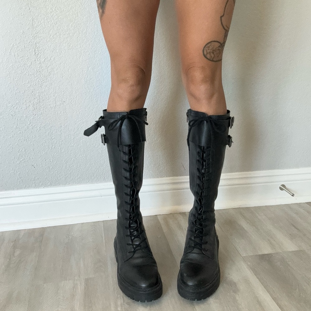 Combat boots